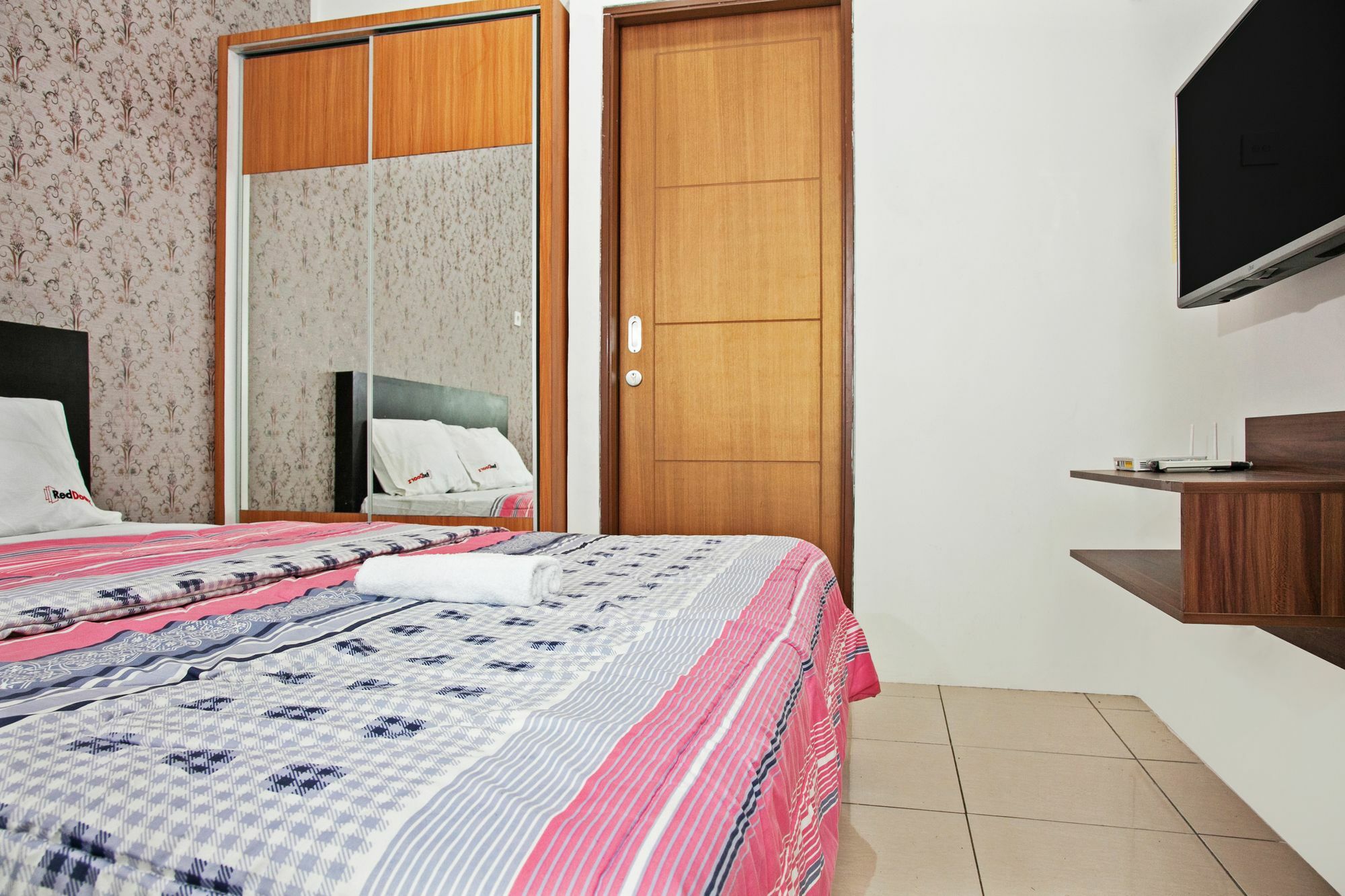 Reddoorz Apartment - Golden City Mall Surabaya Exterior photo